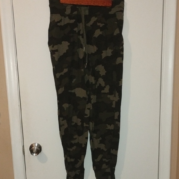 lululemon athletica Pants - lululemon athletica Ready to Rulu High Rise Jogger. Womens size 8. Green Camo.